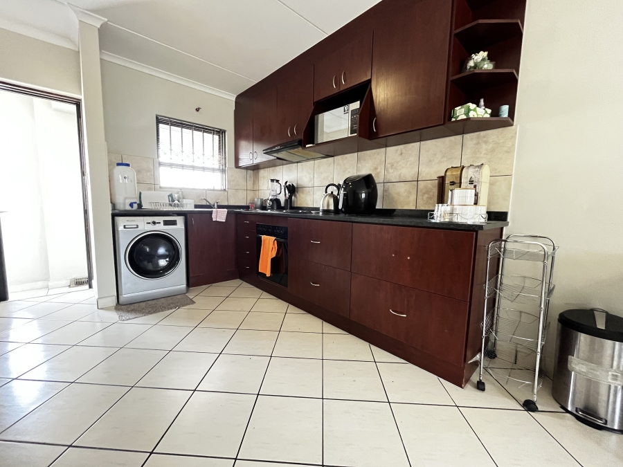 To Let 2 Bedroom Property for Rent in Burgundy Estate Western Cape